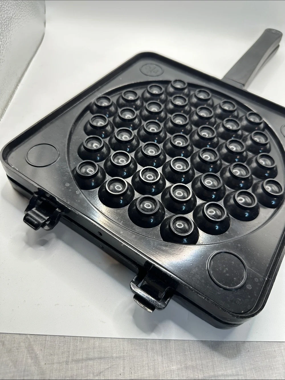 Pampered Chef Black Bubble Puffer Maker Pan